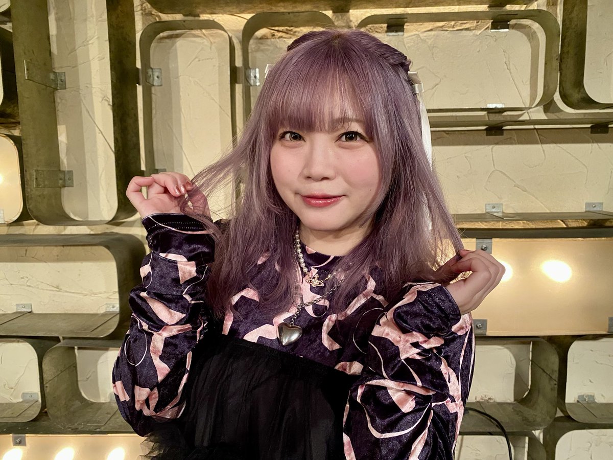 lawson_lks's tweet photo. オータムみはるーむ2026🍁 もう20回か🥹時間が��つのは早いなぁ．．
人生の一番楽しく過ごしたお誕生日は昨日しかありません✨
美しい歌声を聴かせてくださってめっちゃ癒されてたんだ🎶感謝
緊張の様子を見てなんか親しみをくれて逆に安定したwこれがみはるらしさだね💜💛w
#みはるーむ
#羽咲みはる https://t.co/EFiAnbKEt3