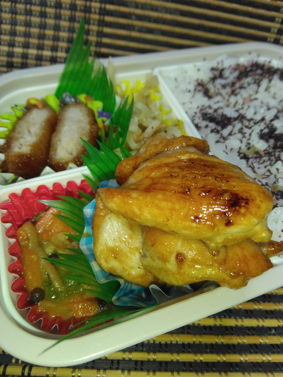 AZ75823537's tweet photo. おはようございます☺本日の #BOSSの幼稚園弁当 は鶏肉の照り焼き #ヤマザキ もう一品シリーズ,冷凍 #ニッスイ しめじと豚肉のオイスターソース炒め #Umios ソースカツ,ふりかけ #三島食品 ゆかり梅入り。
本日も気をつけて行ってらっしゃい🚙💨
今日は!大相撲秩父巡業😆💕行ってきまーすどすこーい!🙌 https://t.co/6DxDoPrOrH