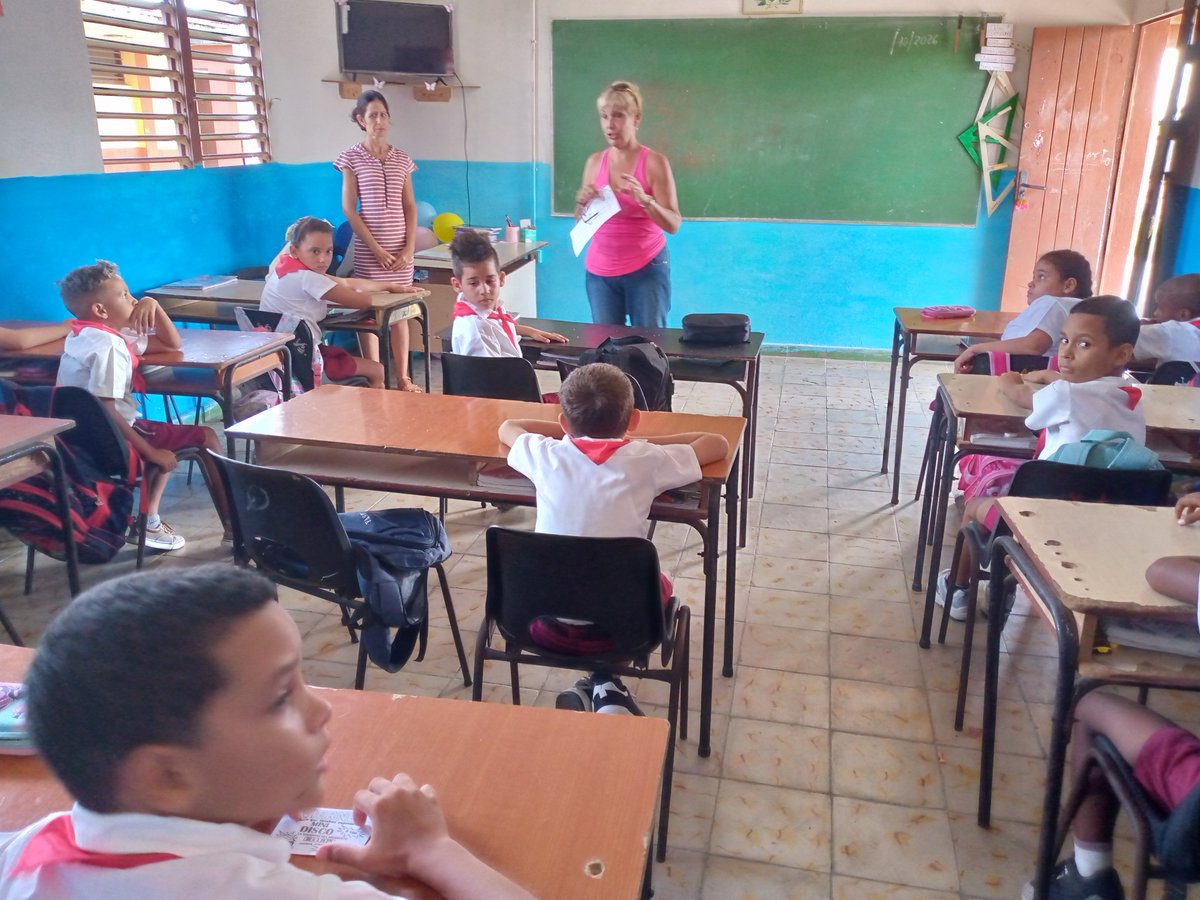 DGEJaruco's tweet photo. La guía instructora del Museo de Jaruco Niurys  Gutiérrez Esponda dió una charla sobre las efemérides de este mes de nuestra localidad con estudiantes de 4to grado de la Institución Educativa América Latina.
#MinedCuba #MayabequeJaruco #MuseoJaruco #HistoriaLocal https://t.co/FtRYZstqdS