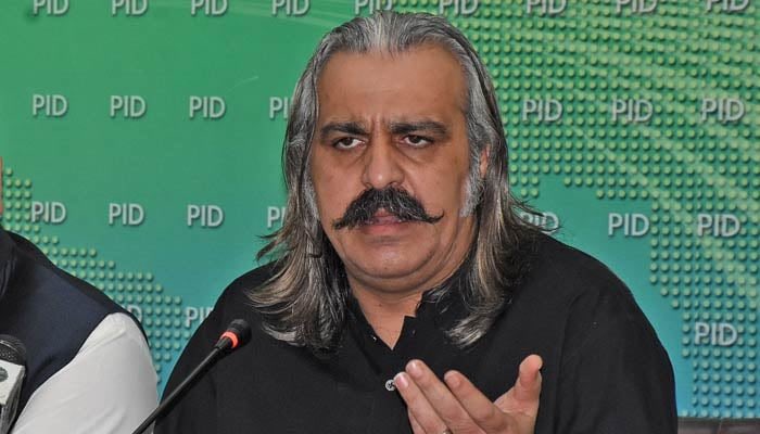 Waqarkhan's tweet photo. علی امین کی آج کی بکواس، علی محمد خان کی کل کی ٹویٹس، مشال یوسفزئی کی حالیہ ٹویٹس یہ سب جرنیلوں کی سہیل آفریدی کے خلاف سازش ہے
علی امین جانتا ہے سہیل آفریدی نے واضع طور پر اپنی حکومت میں اپوزیشن کے لانگ مارچز کو فکس کہا ہے، سہیل آفریدی نے بڑا واضع کہا تھا ہماری حکومت میں جو لانگ مارچ ہوۓ، لیکن علی امین اور اس کے بڑوں کو ایک بہانہ چاہیے تھا
جرنیلوں نے اپنے ہتھیاروں کو استعمال کرنا تھا لیکن ان سب کی دوہائی اور چیخیں ایک بات بتا رہی ہیں کہ سہیل آفریدی راہ حق پر ہے