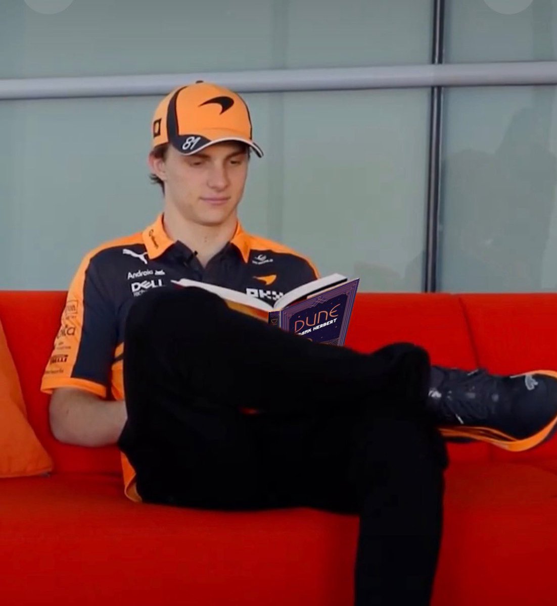 bjorklaren's tweet photo. Friends who read dune together #hugeiftrue #f1twtselfieday #iforgor https://t.co/tVh34zRZxR