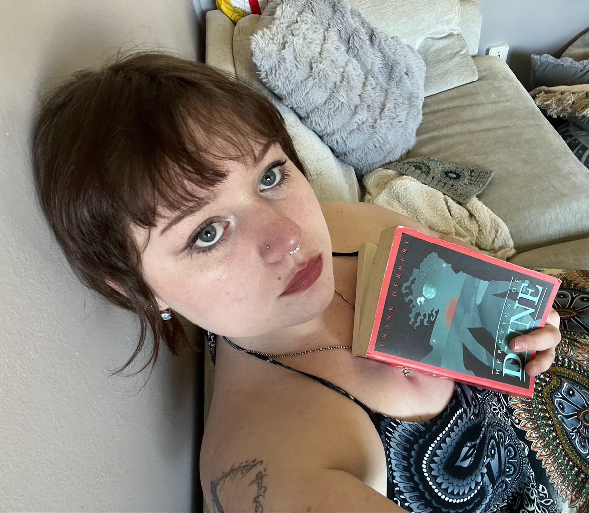 bjorklaren's tweet photo. Friends who read dune together #hugeiftrue #f1twtselfieday #iforgor https://t.co/tVh34zRZxR