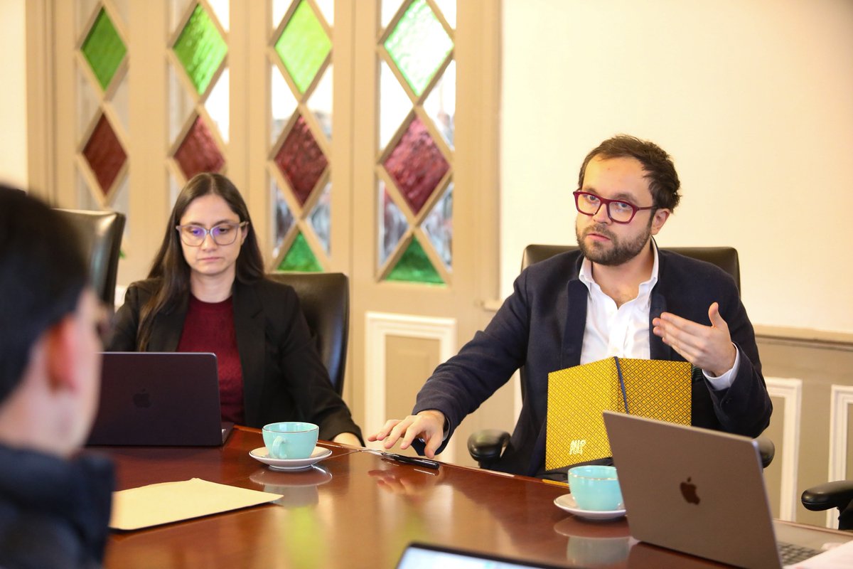 MinInterior's tweet photo. La Fundación para el Estado de Derecho presentó al viceministro Jorge Ernesto Roa, el informe sobre las acciones populares interpuestas por la organización. https://t.co/k2JpEBhKH0