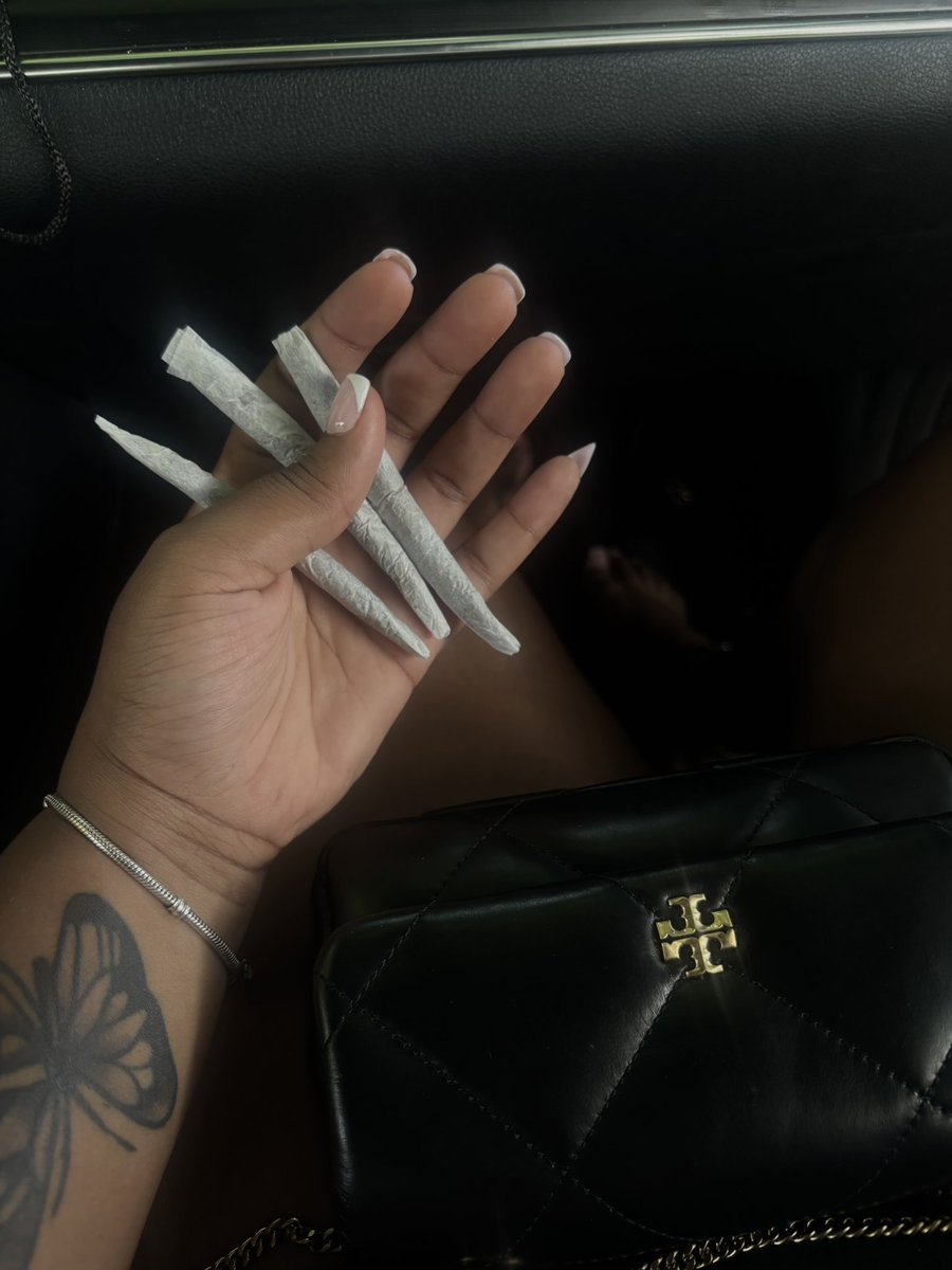 dijaneyysworld's tweet photo. Passenger princess 🦦 https://t.co/Nm0HSHGhU4