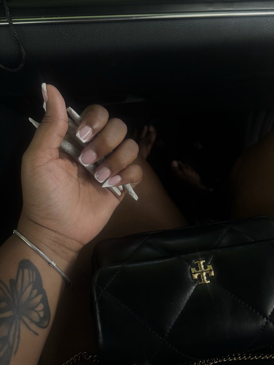 dijaneyysworld's tweet photo. Passenger princess 🦦 https://t.co/Nm0HSHGhU4