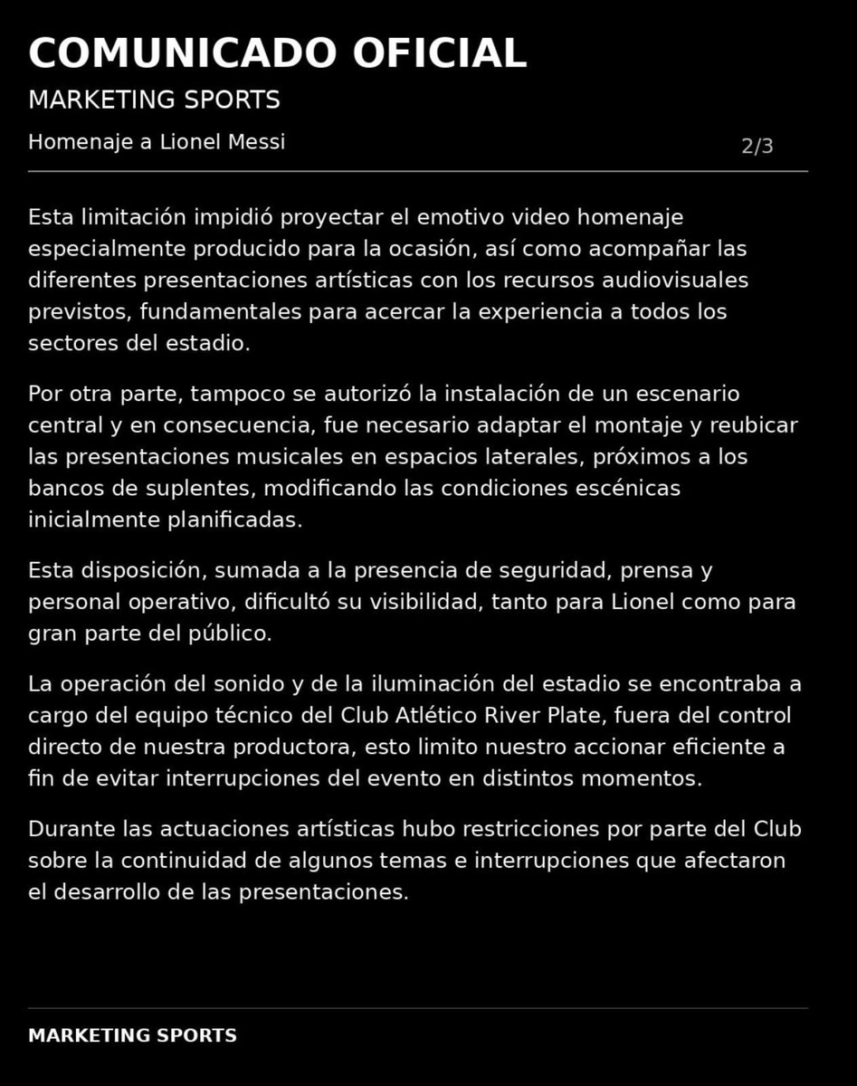 deportes24ar's tweet photo. 🔎La empresa Marketing Sports, contratada por #AFA para organizar el homenaje a Lionel #Messi en un comunicado RESPONSABILIZÓ a RIVER PLATE por las desprolijidades en la despedida de la leyenda:

▶️Ante el retiro de la pantalla LED 3 días después del anuncio de AFA que la despedida iba a ser en el Monumental, el club tampoco autorizó una pantalla alternativa dentro del campo de juego para que haya proyección de videos homenaje para Leo. 

▶️Tampoco se autorizó un escenario central y se tuvo que adaptar las presentaciones musicales en los espacios laterales al lado de los bancos de suplentes.

▶️El sonido y la iluminación estuvo a cargo de RIVER PLATE, en el que la empresa responsabilizó por las interrupciones en las presentaciones musicales.

▶️La empresa responsabilizó a RIVER PLATE de un corte de energía que dejó sin continuidad la presentación de Grupo Cali, 'una de las bandas favoritas' de Lionel #Messi.

ℹ️ig: /marketingsportsargentina