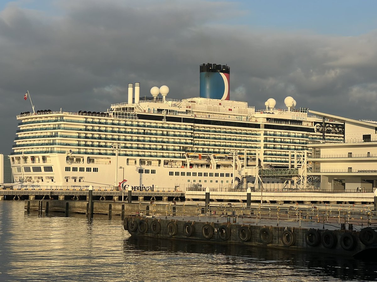 tetsuG1016's tweet photo. #Carnival_Luminosa
#カーニバルルミノーザ
#CRUISE
#クルーズ
#東京国際クルーズターミナル https://t.co/tBSaxRPnSC