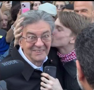 FredGaulois's tweet photo. "Je vous avoue une chose, @JLMelenchon c'est vraiment quelqu'un que j'apprécie".
Non, sans déconner... https://t.co/noLBMGrOjU