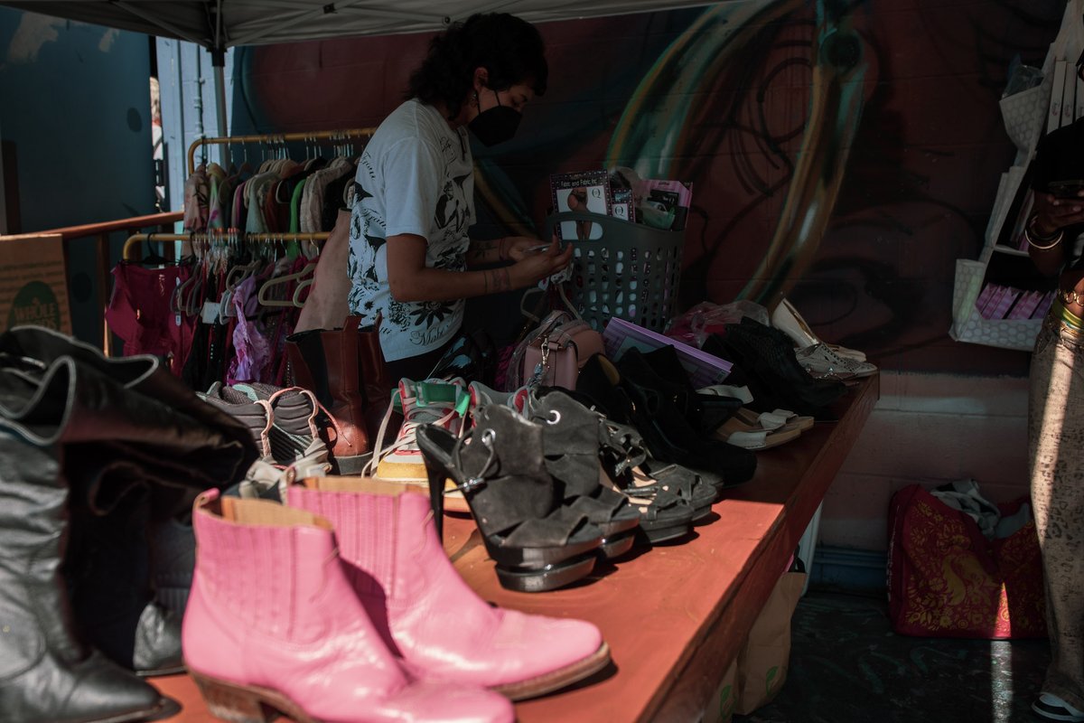 BAWSupport's tweet photo. Sharing gratitude for everyone who made it out to our Resource Fair last weekend! You braved the random October summer heat and made it look cuuuuute. Thank you for connection, care, and collaboration as we imagine a world where no one has to go without 🥹💆🎁 https://t.co/7IhXl1MDRb