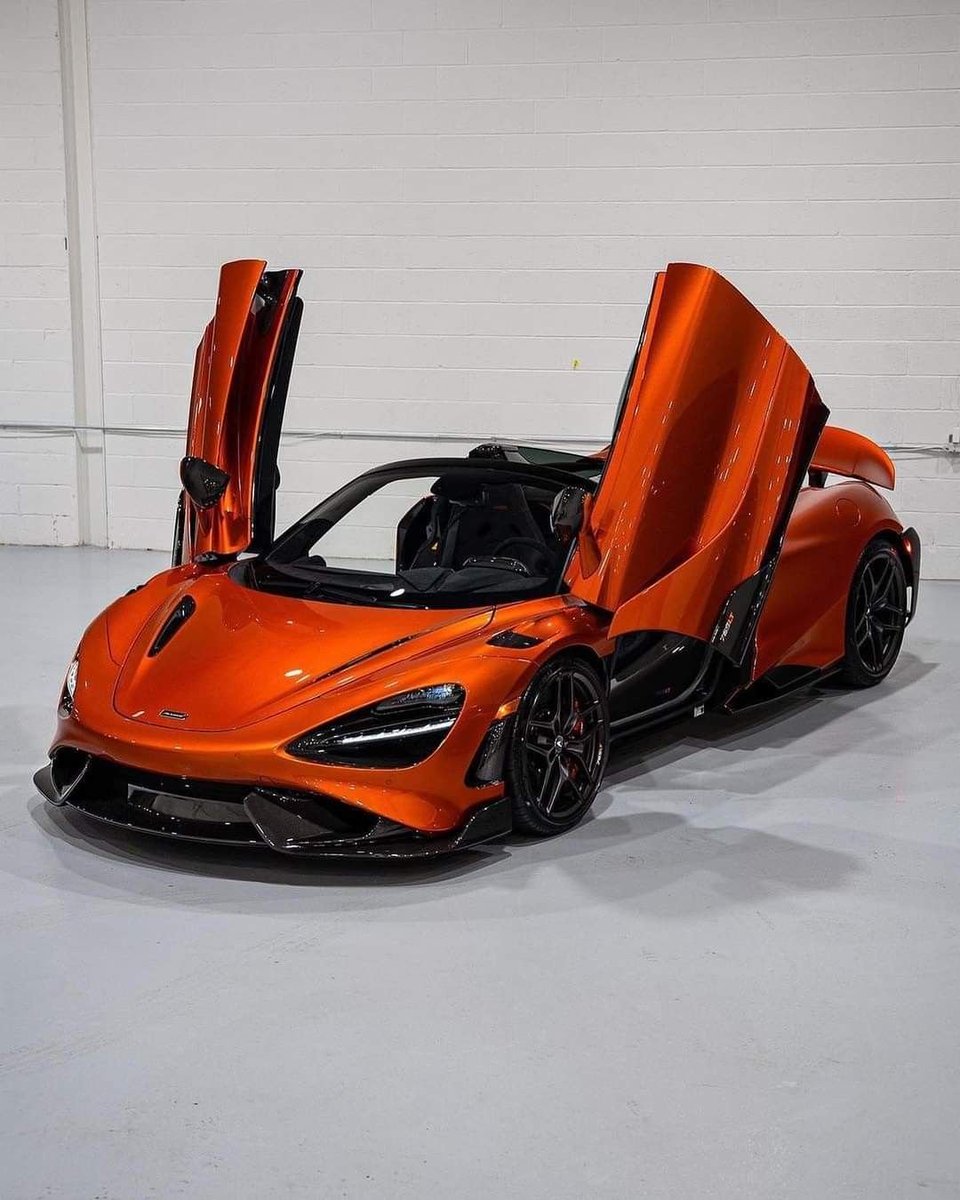 omeLuxe's tweet photo. Lamborghini Urus  &amp; Richard Mille RM 11-03 McLaren https://t.co/hApoawpM8n