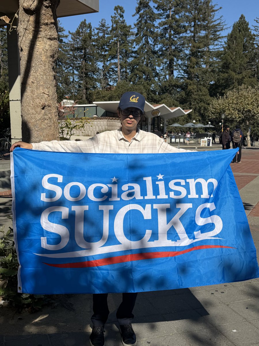 tabijean06's tweet photo. Such a FANTASTIC group of student at UC Berkeley who are all fighting against socialism! 

Tabling on a day like oct.7th on such a left winged campus motivated these students to step up and talk about the truth. I am extremely proud of them! 🇺🇸🔥👏 https://t.co/T3kmVgAxEO
