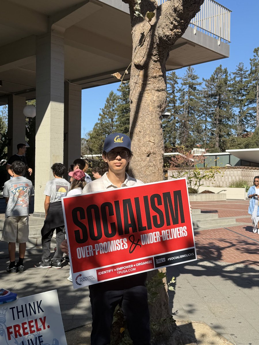 tabijean06's tweet photo. Such a FANTASTIC group of student at UC Berkeley who are all fighting against socialism! 

Tabling on a day like oct.7th on such a left winged campus motivated these students to step up and talk about the truth. I am extremely proud of them! 🇺🇸🔥👏 https://t.co/T3kmVgAxEO