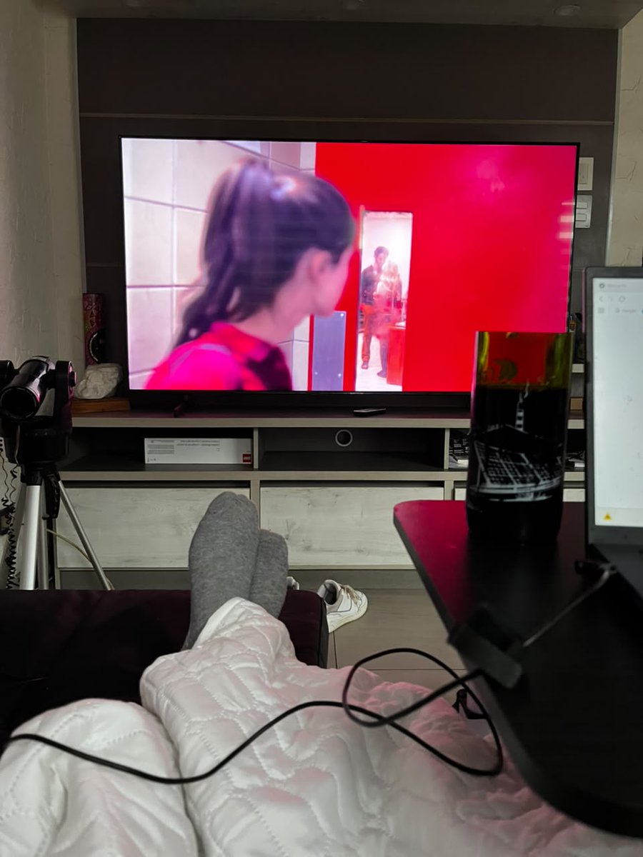 Sammy0895's tweet photo. cuanto adorarías estar a mis pies?
para eso debes saber llamar mi atención y obedecer
#findom #goddess #ama #amafinanciera #pies #feets #calcetas https://t.co/LAk3vSgnY1