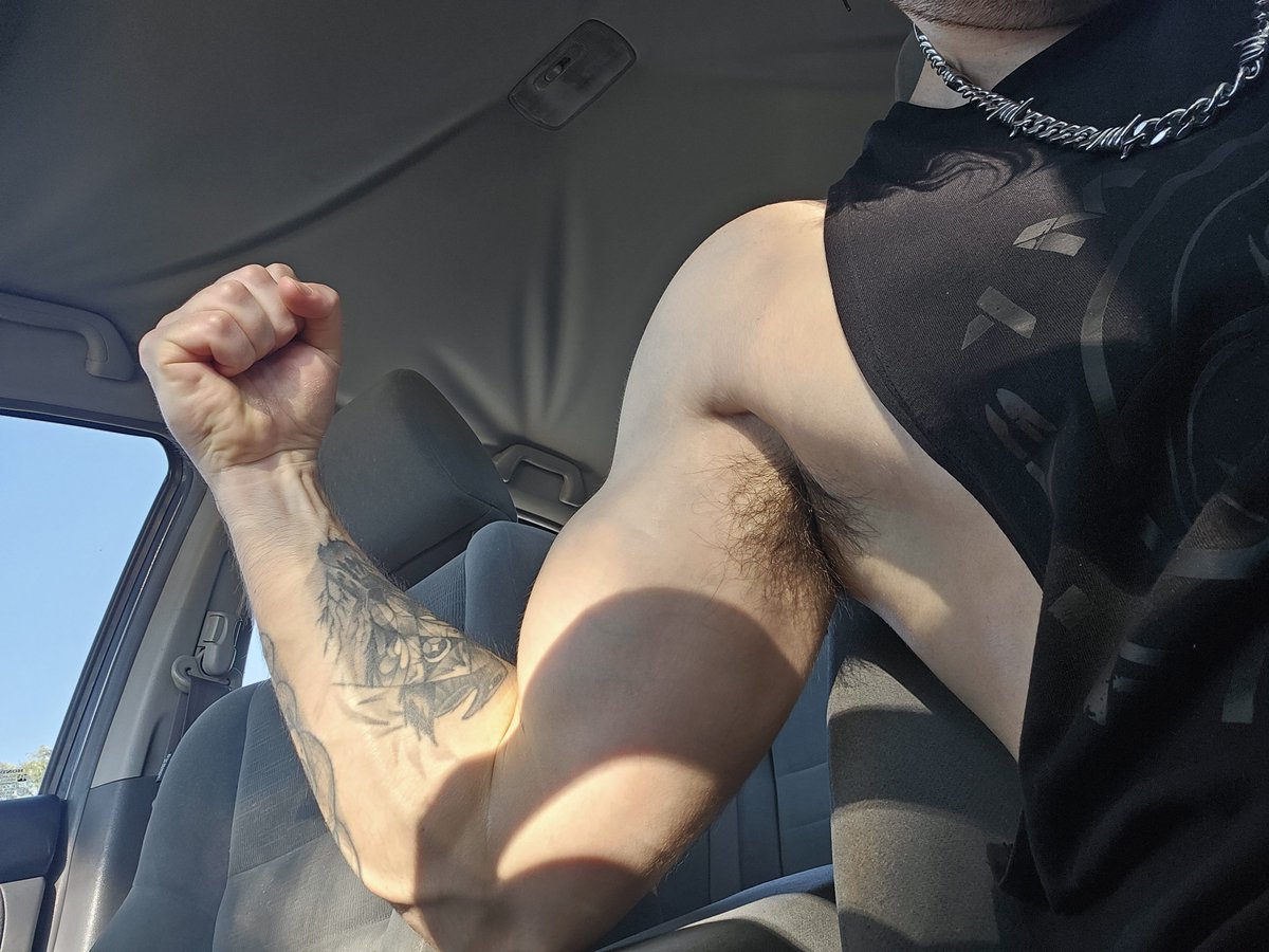 noeltechbuilder's tweet photo. Arm day #fitdevs tomorrow is last day and the end of my 4th cycle for this program. 2 more weeks 🙏🏼 https://t.co/TB0mEw3Rwu