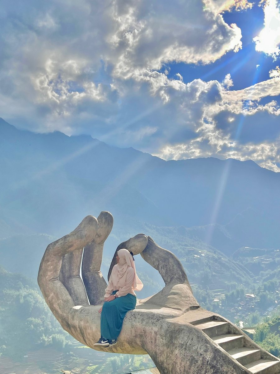 tracym_8dwj's tweet photo. Moana Sapa looks straight out of a movie. The views feel unreal, yet I’m still very much in Vietnam. https://t.co/Kj42mzAbLZ