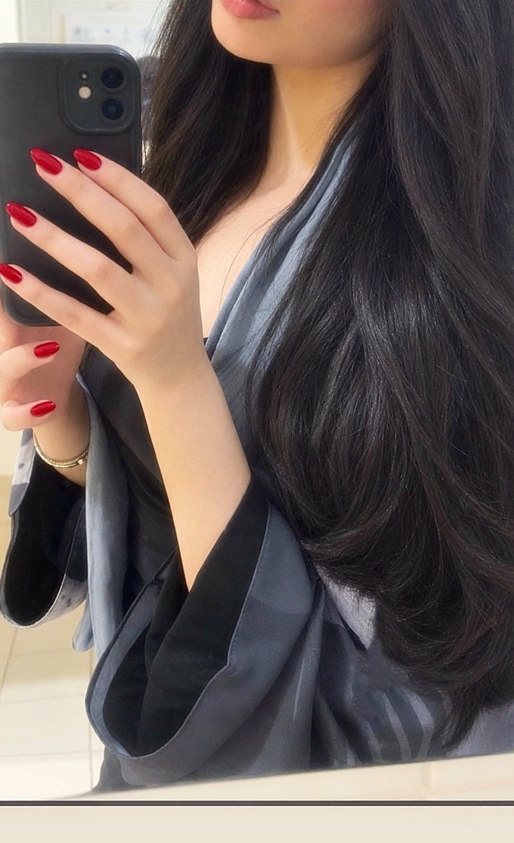 ubu2_'s tweet photo. "Forever a red nail girl" https://t.co/bGSslpkNKF