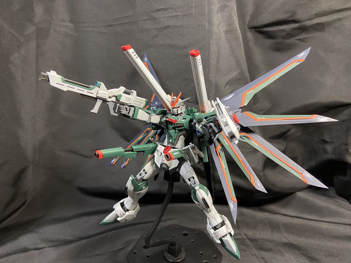 NoshugyoNolife's tweet photo. #集え筆塗りガンプラ 
スプレーも試したけど結局筆塗りに落ち着く笑 https://t.co/l4GUFZDF46