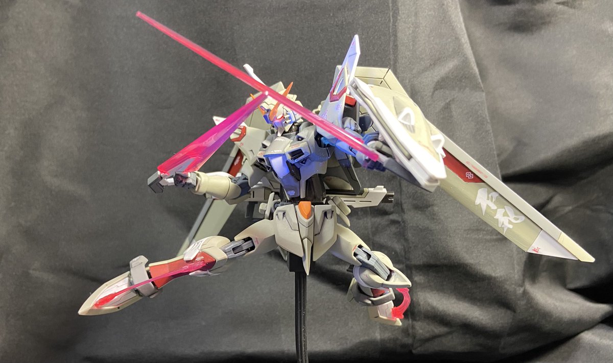 NoshugyoNolife's tweet photo. #集え筆塗りガンプラ 
スプレーも試したけど結局筆塗りに落ち着く笑 https://t.co/l4GUFZDF46