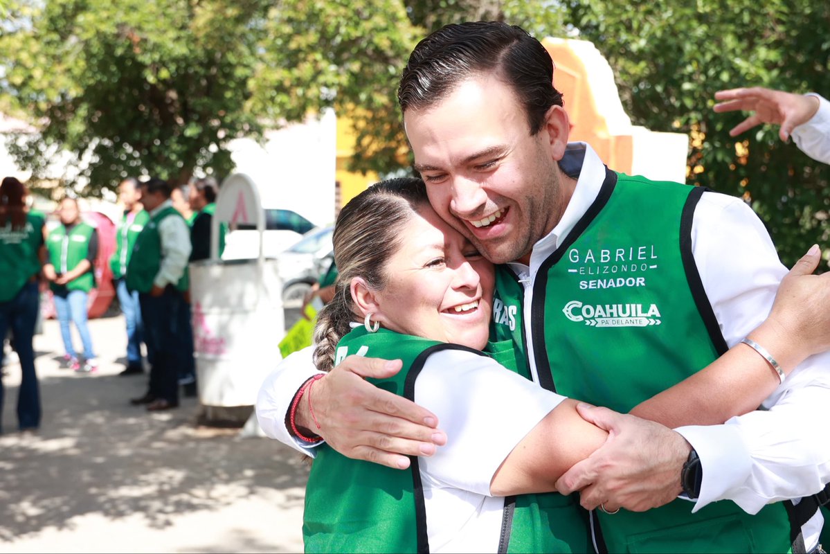 gelizondop's tweet photo. ¡En equipo le entramos por #Arteaga! 💪🏻

Acompañé a nuestro Gobernador @manolojim y a la alcaldesa Karen Sanchez Flores en el arranque de la perforación de un nuevo pozo de agua. Con el trabajo de nuestro Gobernador, seguimos impulsando acciones para que haya más agua para las familias de #Coahuila. 🤝🏻

#CoahuilaPaDelante #APasosDeGigante #MejoraCoahuila #PuroJale