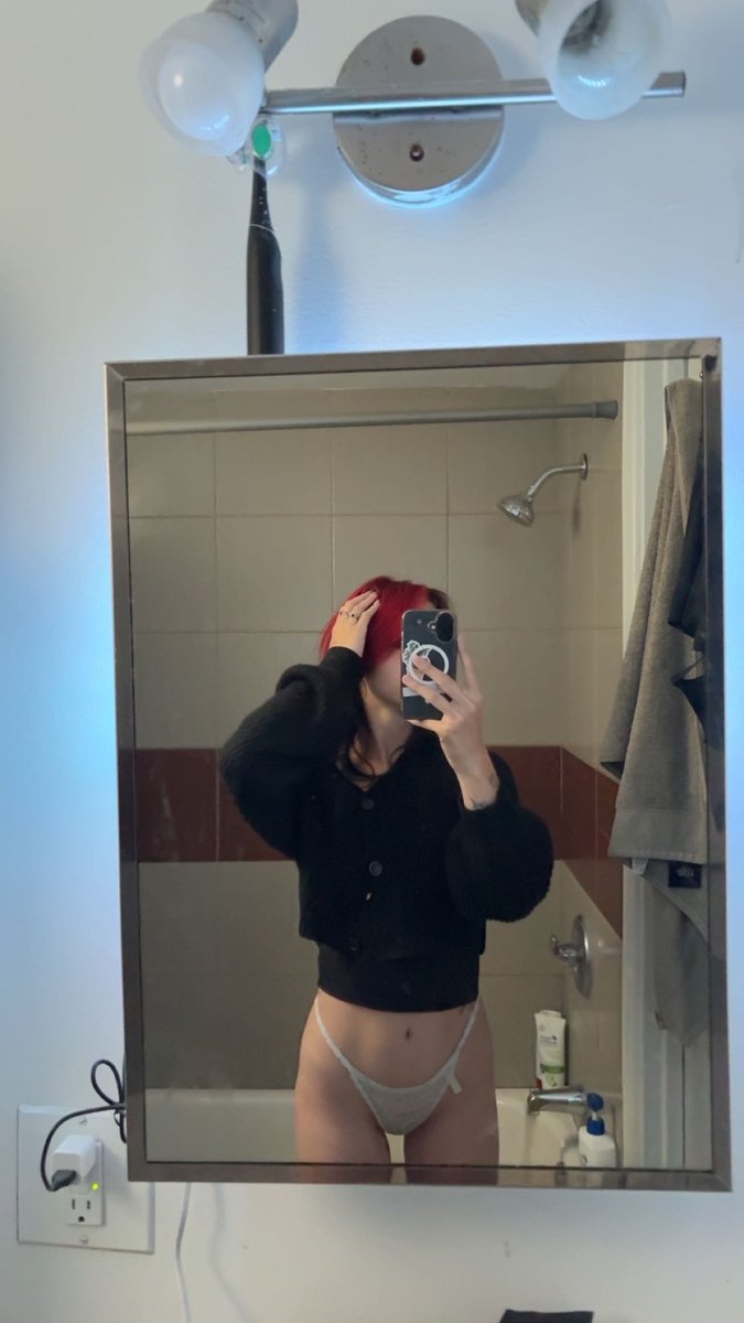 DoomedVamp_'s tweet photo. I’m not innocent, i’m just pretty.

#nsfwtw https://t.co/w2git5RCNn