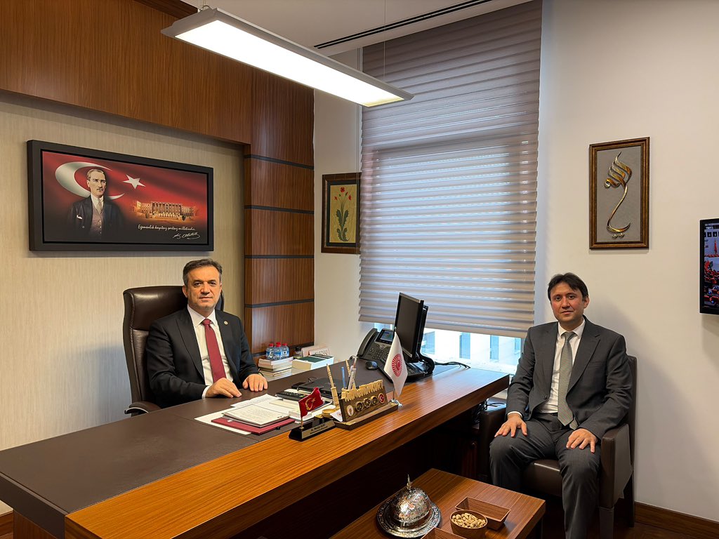 avmevlutkurt's tweet photo. 📍 TBMM

Kahramanmaraş İl Sağlık Müdürümüz Vehbi Şirikçi’yi Gazi Meclisimizde misafir ettik.

#Kahramanmaraş’ımızdaki sağlık alanında yürütülen çalışmalar ve devam eden yatırımlar üzerine istişarelerde bulunduk.

Nazik ziyaretleri dolayısıyla teşekkür ediyor, çalışmalarında başarılar diliyorum.