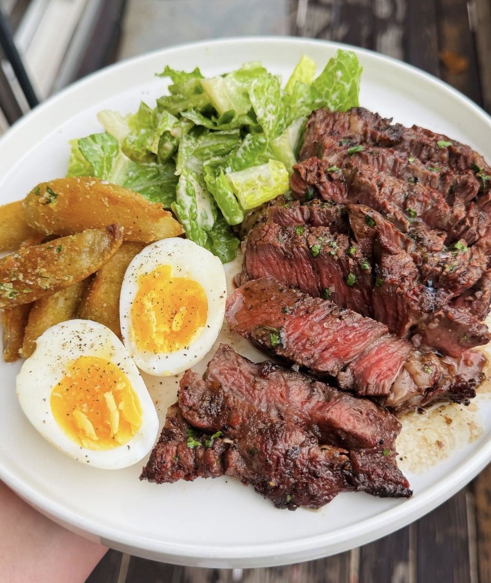FoodPleaser's tweet photo. Dinner Feast 🥩 🍳 🍟 🥗 https://t.co/IzA612jPMO