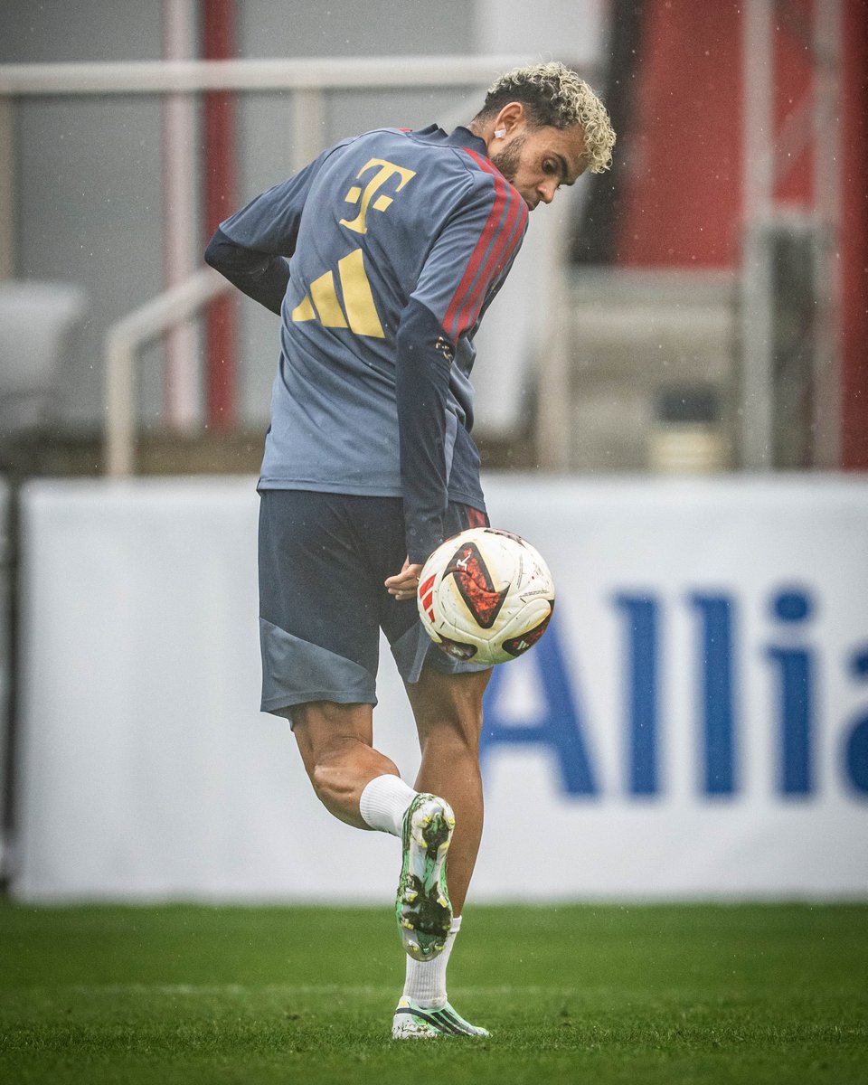 Rainy training session at Säbener. 🌧️⚽️

👉 https://t.co/CKuWmXsdlz https://t.co/qC87fvLwXR