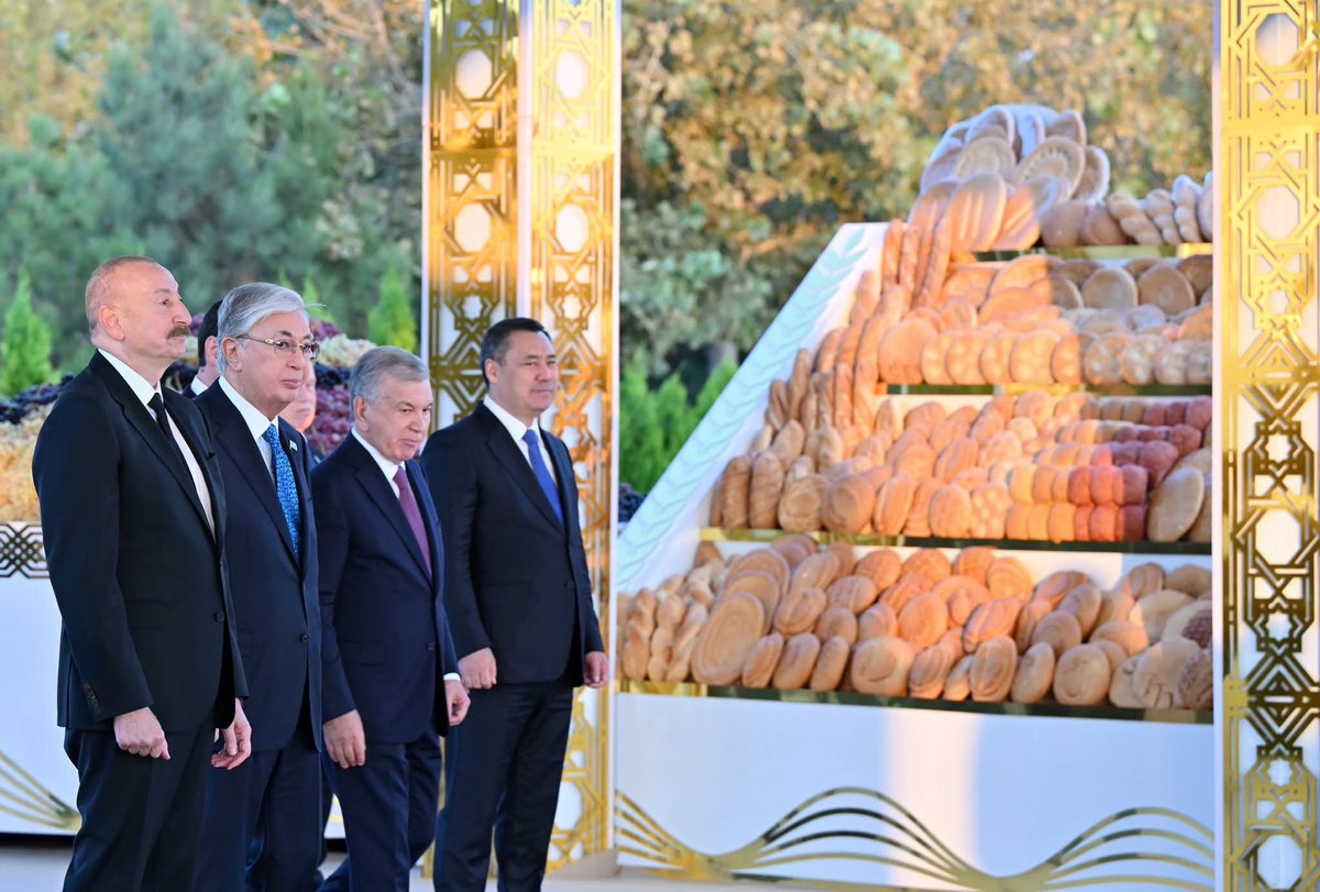 YAP_1992's tweet photo. Prezident İlham Əliyev MDB Ölkələrinin Milli Kulinariya Festivalı ilə tanış olub, rəsmi qəbulda iştirak edib.

https://t.co/TEvz5PN7QN https://t.co/IO5B5lCcw4