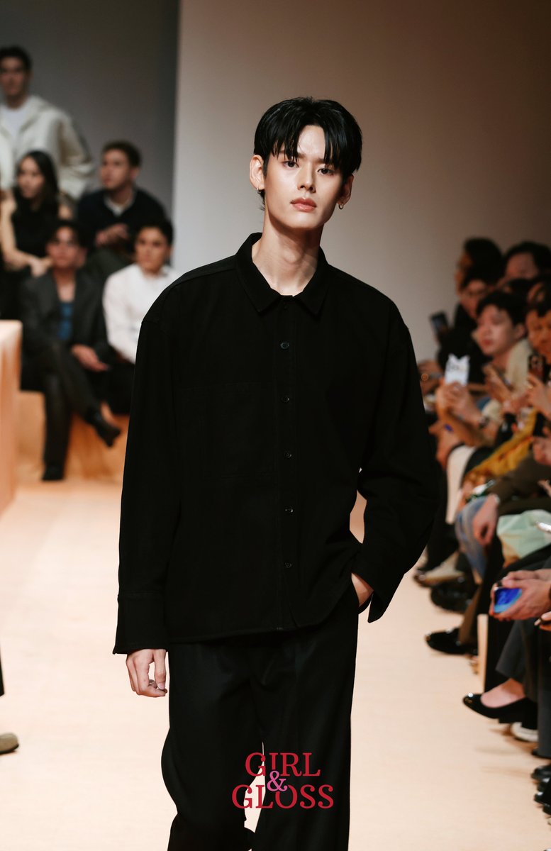 girlngloss's tweet photo. #NAY_PERSES บนรันเวย์ VVON SUGUNNASIL presented by XPENG Thailand ณ  Siam Paragon Bangkok International Fashion Week 2026

PERSES BIFW26 SIAM PARAGON
#SiamParagonBIFW2026xPERSES
#SiamParagonBIFW2026
#PERSES #PERSES_TH https://t.co/IOc6SkaUDR