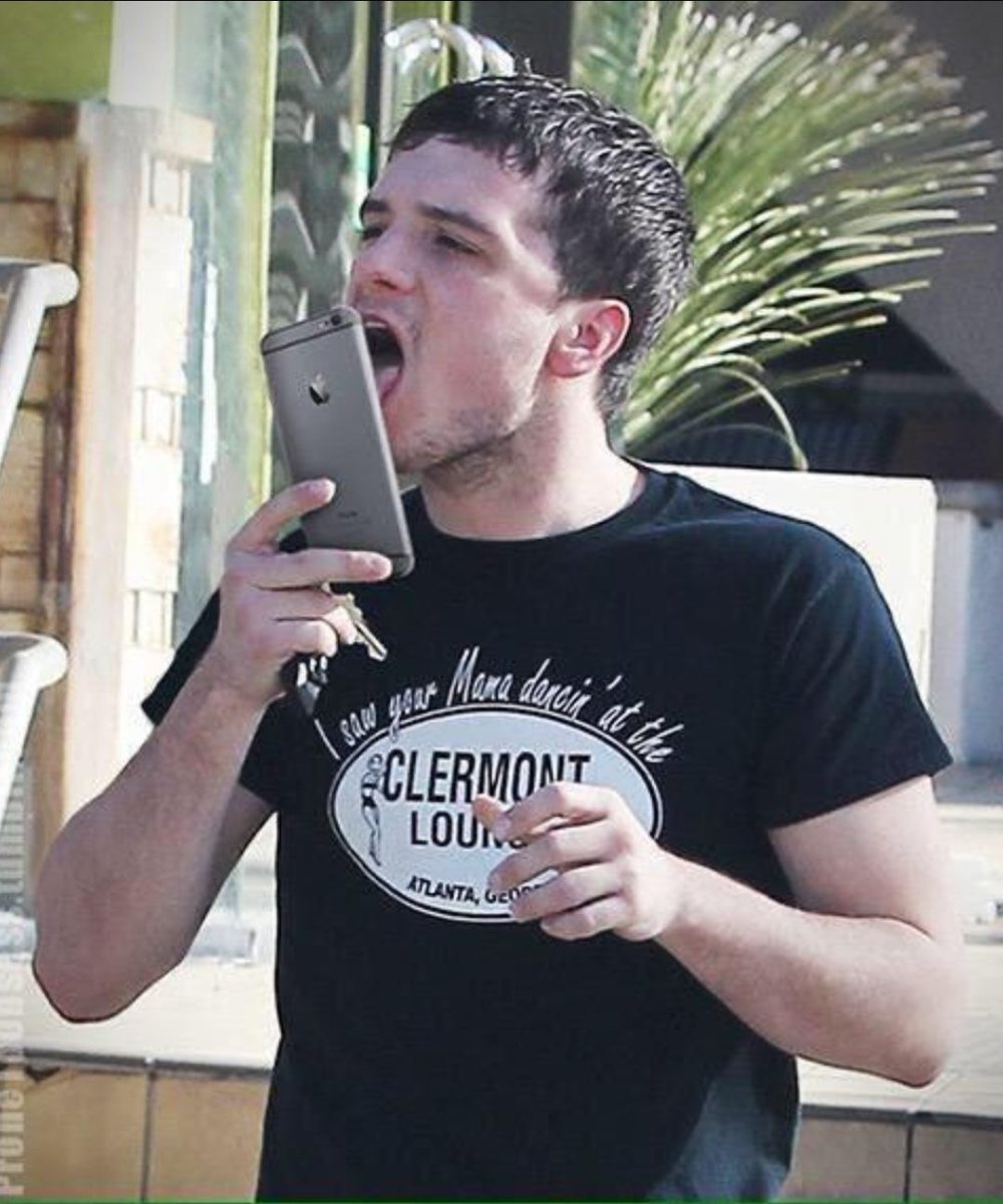 rickmortypilled's tweet photo. Humping my phone screen right now 😋😋 tyvm putting this in my folder https://t.co/Oj7aCxUeFH