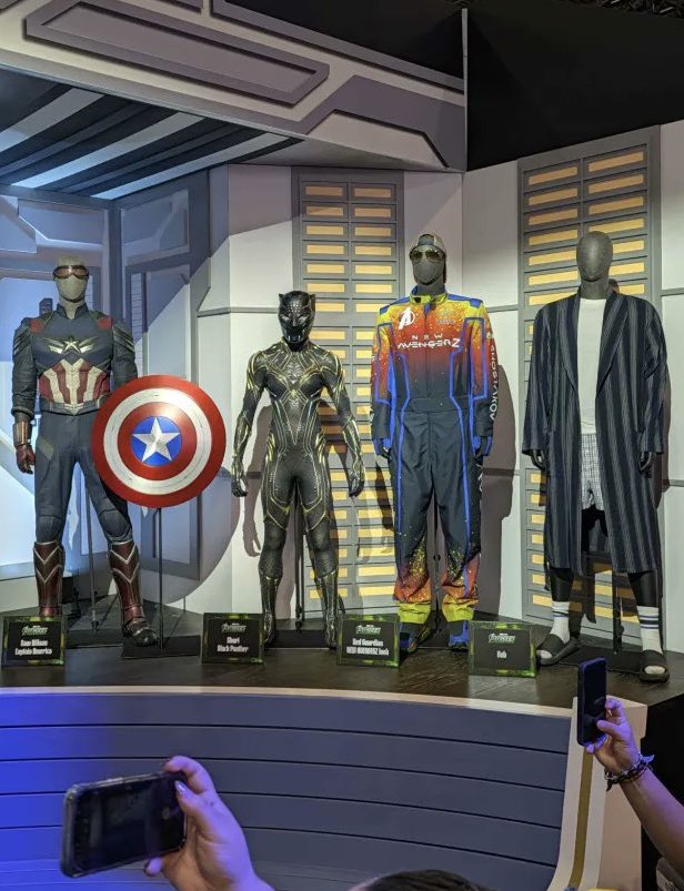 cosmic_marvel's tweet photo. The costumes from ‘AVENGERS: DOOMSDAY’ are on display at #NYCC.

(via @AIPTcomics) https://t.co/mKEvDpHPEo