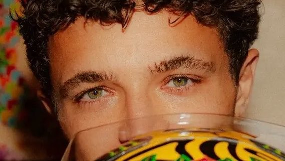 muppetlando's tweet photo. his eyes oh my god. https://t.co/OgCcKYjnme
