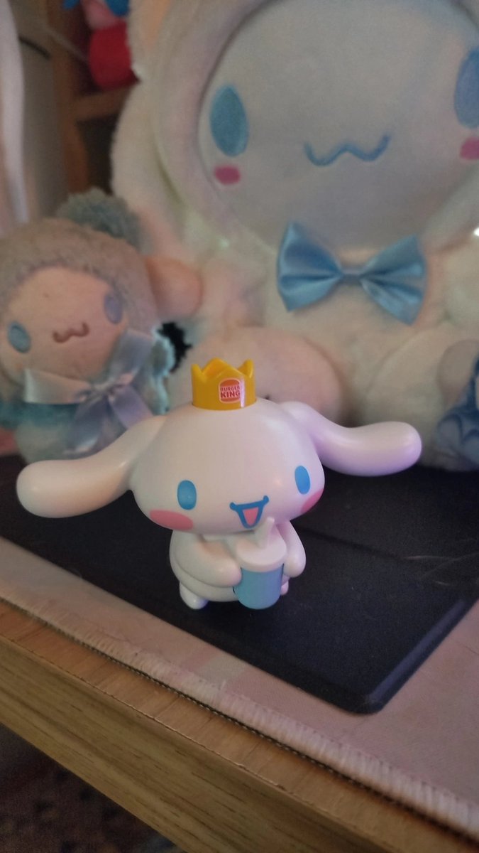 mitskibaianaa's tweet photo. Pessoal o brinde da sanrio está disponível no bk!!! Quando eu cheguei lá não sabia que era brinde misterioso e consegui meu reizinho 🫶 https://t.co/B4CUTh2wey
