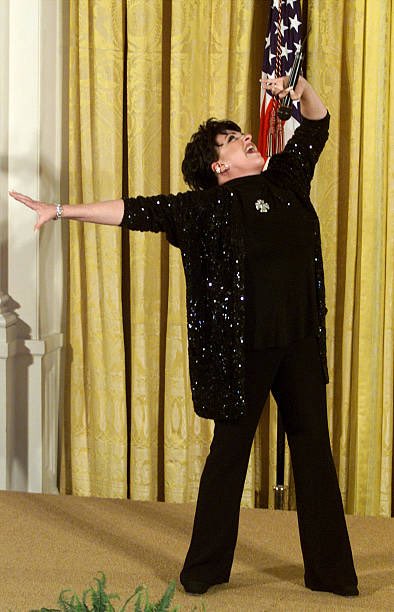 25YearsAgoLive's tweet photo. On Columbus Day, Liza Minnelli serenades President Bush with “New York, New York” in the White House East Room. https://t.co/JDVRZb5Jpy