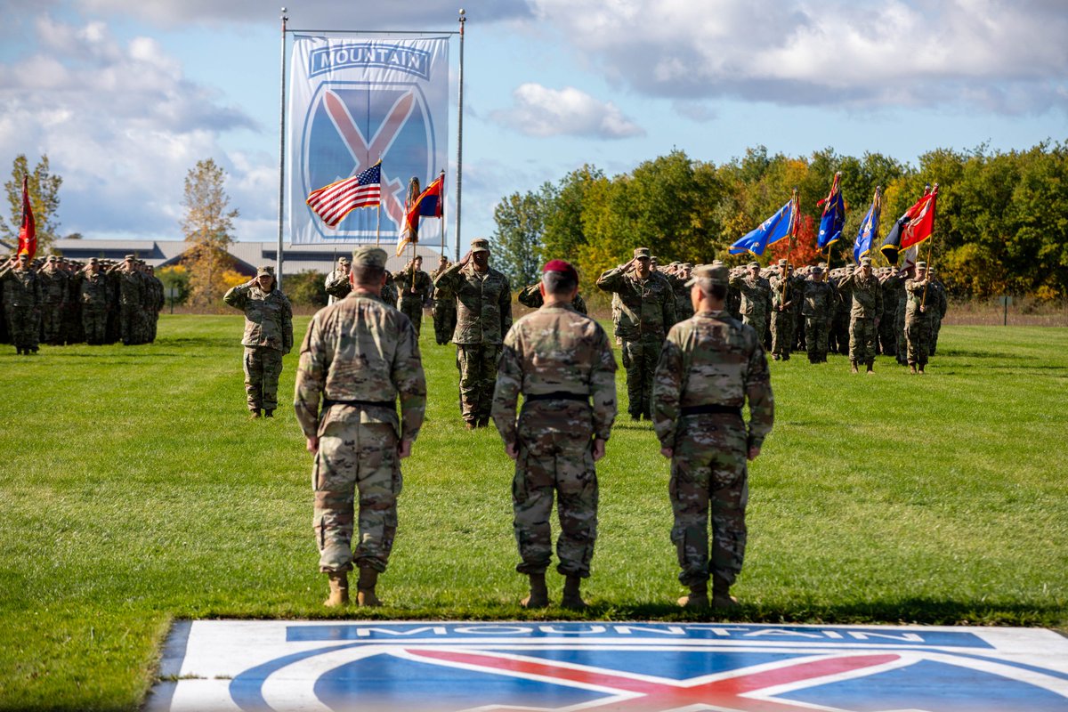 10MTNDIV's tweet photo. Today, we said goodbye to Maj. Gen. Scott Naumann and welcomed Brig. Gen. Joseph Ewers as our incoming Commanding General.

The Naumann family’s dedication to Mountain Soldiers, Families, and the North Country will leave a lasting legacy. We wish them well on their next climb! https://t.co/m8E1Xqxbkk