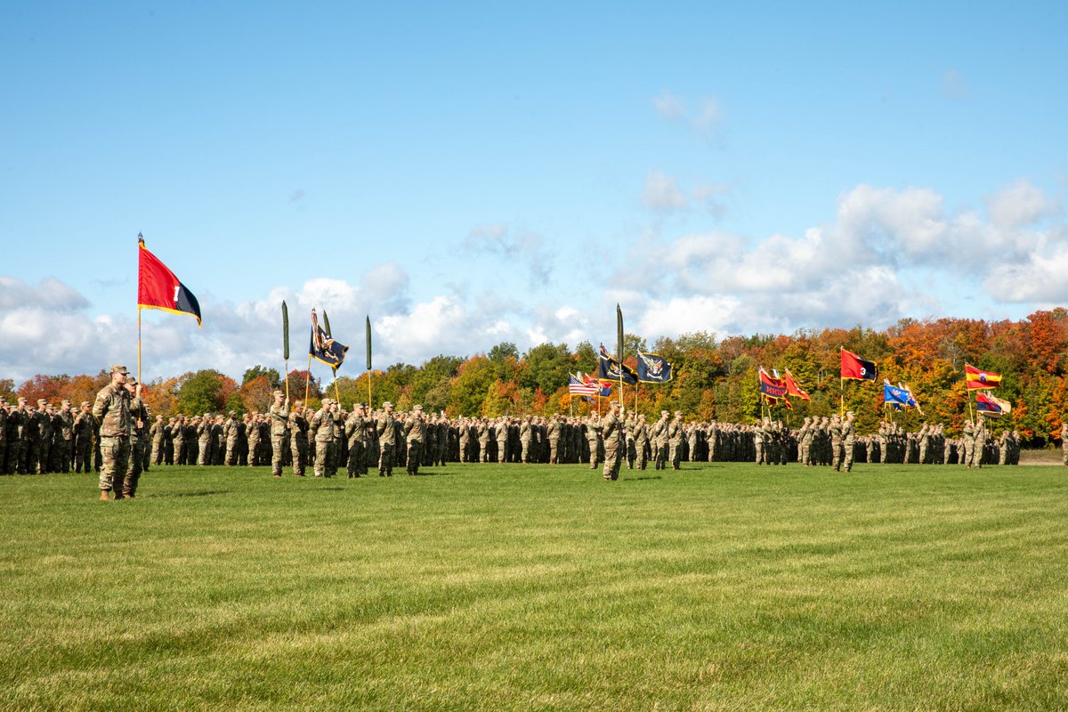 10MTNDIV's tweet photo. Today, we said goodbye to Maj. Gen. Scott Naumann and welcomed Brig. Gen. Joseph Ewers as our incoming Commanding General.

The Naumann family’s dedication to Mountain Soldiers, Families, and the North Country will leave a lasting legacy. We wish them well on their next climb! https://t.co/m8E1Xqxbkk