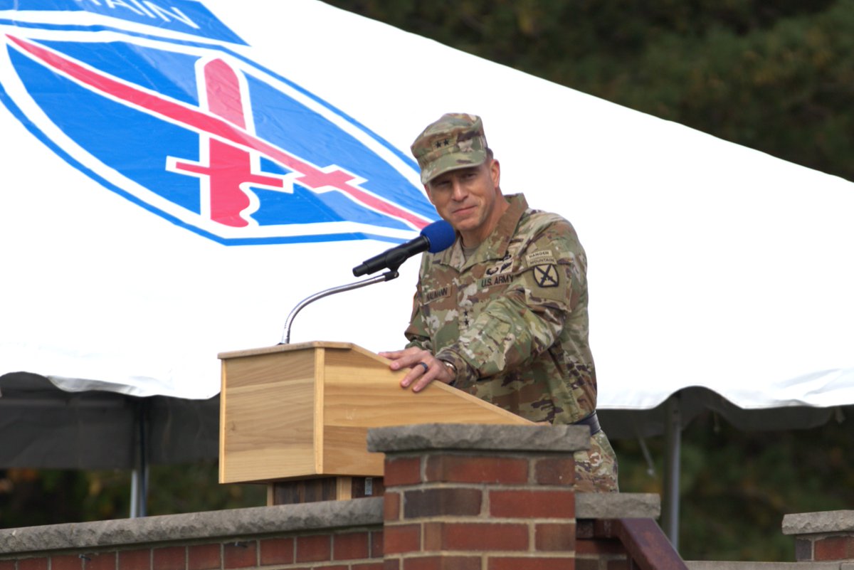 10MTNDIV's tweet photo. Today, we said goodbye to Maj. Gen. Scott Naumann and welcomed Brig. Gen. Joseph Ewers as our incoming Commanding General.

The Naumann family’s dedication to Mountain Soldiers, Families, and the North Country will leave a lasting legacy. We wish them well on their next climb! https://t.co/m8E1Xqxbkk