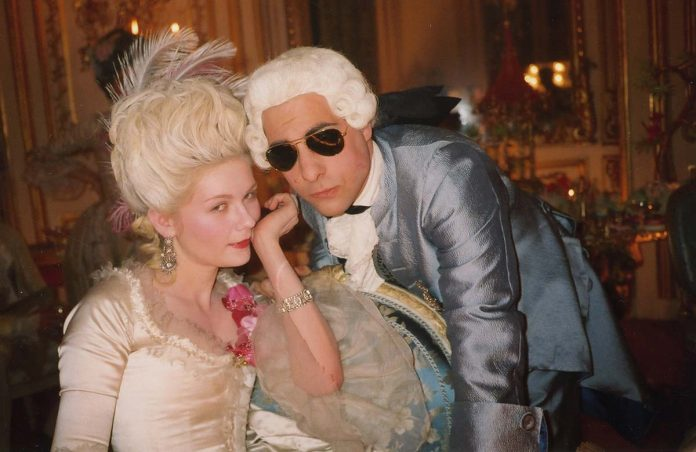 cinepre's tweet photo. ソフィア・コッポラ監督「マリー・アントワネット」("Marie Antoinette",2006年)の製作の舞台裏を追った、エレノア・コッポラ(Eleanor Coppola,1936-2024)監督"Making Marie Antoinette"の予告編が公開されたようだ。 https://t.co/vytlv6v9Io (The Playlist) https://t.co/NELsOYtZo1