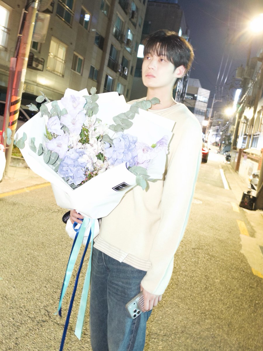 only4yoonsik's tweet photo. 우리 윤식이 오늘 꽃보다남자 컨셉이야?💐 https://t.co/1awA1S4r4G