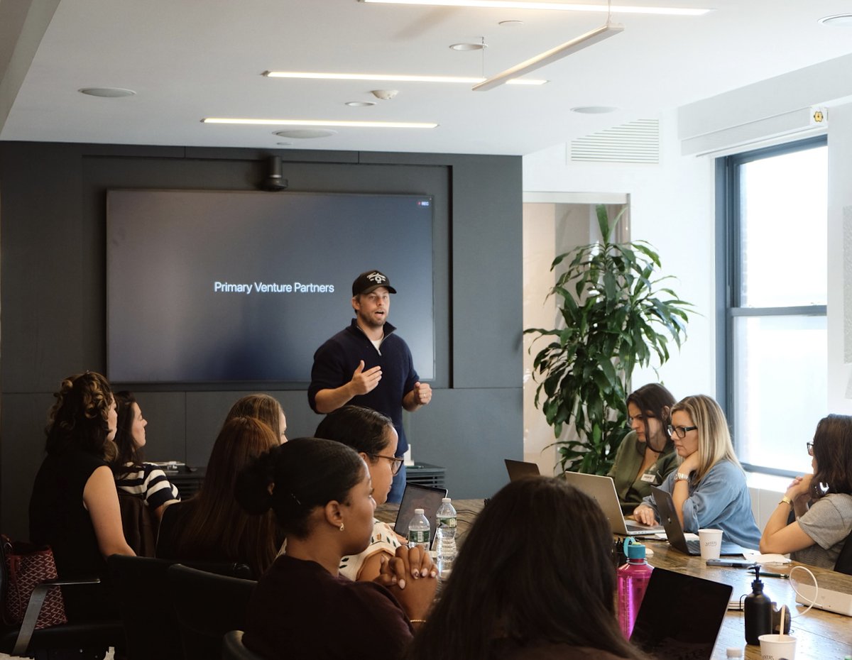 trywindmill's tweet photo. This morning, we hosted a hands-on AI building lab for NYC HR leaders with @JoinTroopHR at @PrimaryVC's office.

Attendees broke into grouops and built AI workflows live, with Windmill engineers by their side.

From performance reviews to comp analysis and 1:1 prep, teams built and shared automations they created.

A huge thank you to Tracy Avin and the TroopHR community for a wonderful morning. More to come!