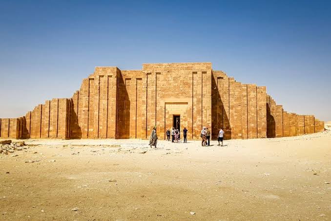 Kalydosos77's tweet photo. He built MEMPHIS the capital with massive revolutionary Architecture right at the border(btn) Upper &amp; Lower

All Arab, Hyksos, Asian tribe were to be slowly integrated into Egyptian society! Initially Egyptian(Kemetan) only referred to Black Africans!! 

He changed this policy! https://t.co/E8aFJ3BuKV