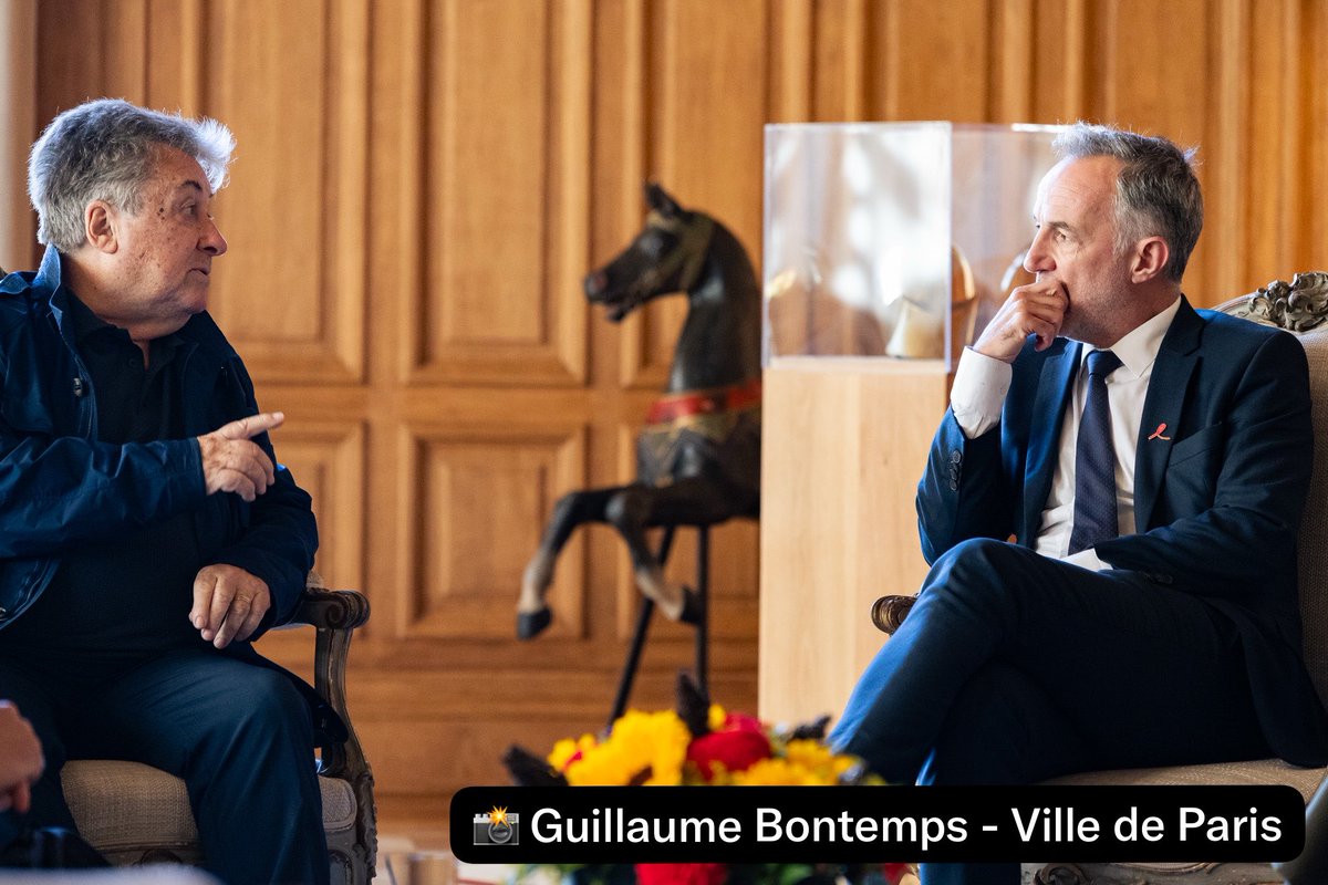 egregoire's tweet photo. Aujourd'hui, j'ai reçu à l'Hôtel de Ville la famille de Christophe Gleizes, journaliste français détenu en Algérie.

À ses proches, j'ai dit le soutien et l'affection de Paris. Au Conseil de Paris, nous faisons le choix de lui attribuer la citoyenneté d'honneur de la Ville. https://t.co/lDXqJdJtAC