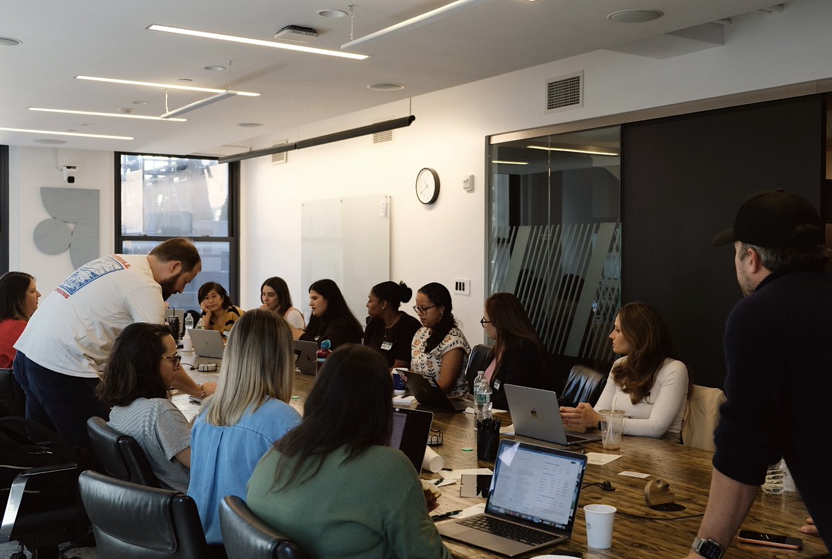 trywindmill's tweet photo. This morning, we hosted a hands-on AI building lab for NYC HR leaders with @JoinTroopHR at @PrimaryVC's office.

Attendees broke into grouops and built AI workflows live, with Windmill engineers by their side.

From performance reviews to comp analysis and 1:1 prep, teams built and shared automations they created.

A huge thank you to Tracy Avin and the TroopHR community for a wonderful morning. More to come!