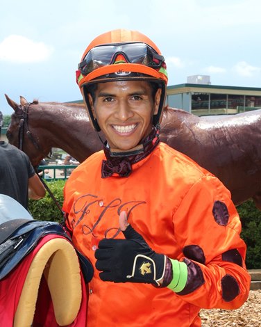 Steve_Byk's tweet photo. Thurs. @RemingtonPark ATR = @JockeysGuild Rep Willie Martinez (re: @chuan_martin), @jockeyclub Regional Breeding Development w/ @1000Naj, @DoublesDntSleep's WorkTabz, @NFL w/ @davehill77 &amp; @UnabatedSports, Win Using @ThoroGraph w/ @craftyjf. @SIRIUSXM 6-9a Friday; ATR link below. https://t.co/bZgDeMpSVM