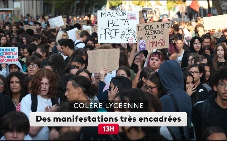 InsaneFrenchPol's tweet photo. President Macron reportedly "furious" about public TV channel France 2 after it aired a news report on ongoing student protests which included images of a sign reading "Macron, fuck your teacher, not ours!" (2026) https://t.co/2ZA4Xs4zLq