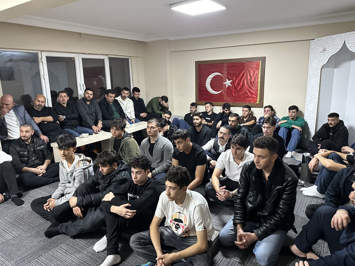 Ocakumraniye's tweet photo. Ümraniye Ülkü Ocakları olarak haftalık Kur’an-ı Kerim tilavetimizi gerçekleştirdik.

Yakın zamanda kaybettiğimiz Suat Birbil, Batuhan Kalyoncu ve Mahinur Çelik’i rahmet ve dualarla yâd ettik.

Şehadetinin yıl dönümünde Ülkücü Şehidimiz Mustafa Pehlivanoğlu’nu da dualarla andık. https://t.co/GRX3NN7JF0