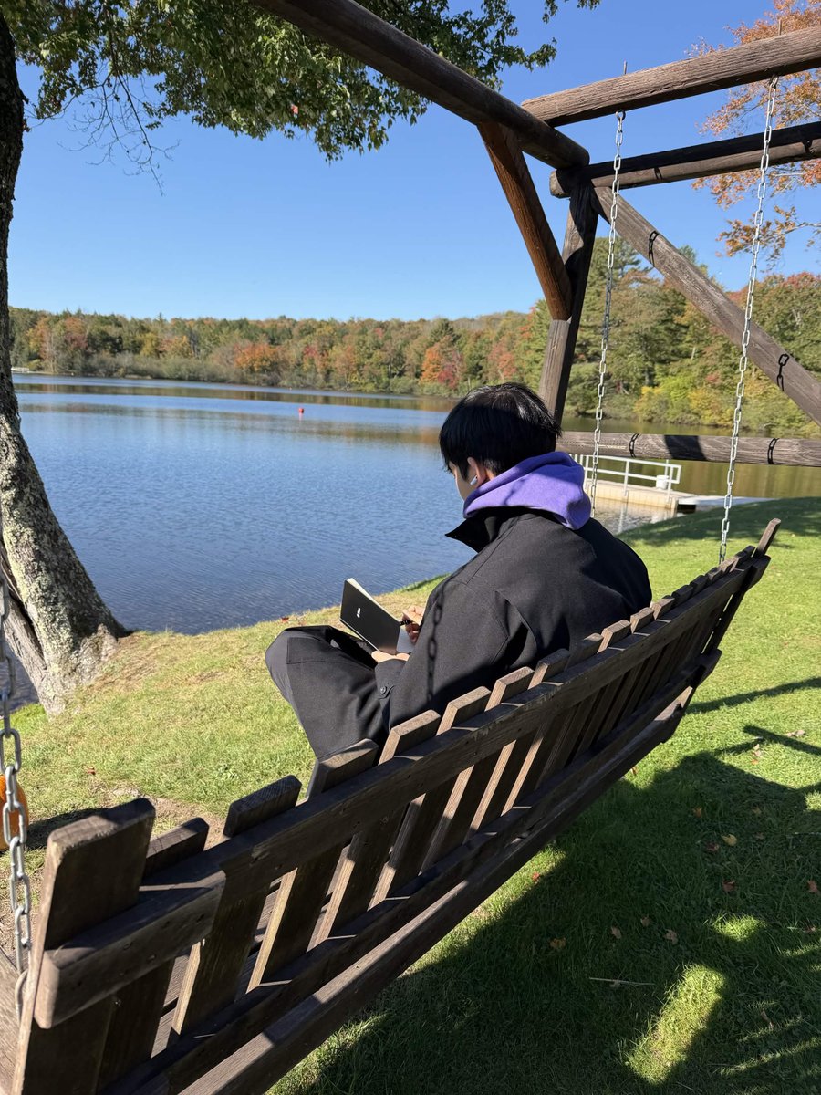 try_dote's tweet photo. Relaxing and taking notes by the lake 🌊 ☀️ 

@stanleybystan #StanLaunchpad https://t.co/VGAfPIng94