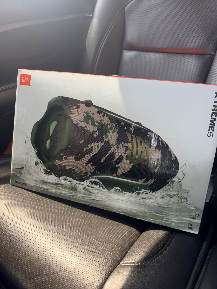 KaTaHaR22's tweet photo. @LordOfRestocks @LordOfSavings Seems people cleared out all of South Florida.  Got one for Christmas gift.  Thanks! https://t.co/2J8xv3iOk9