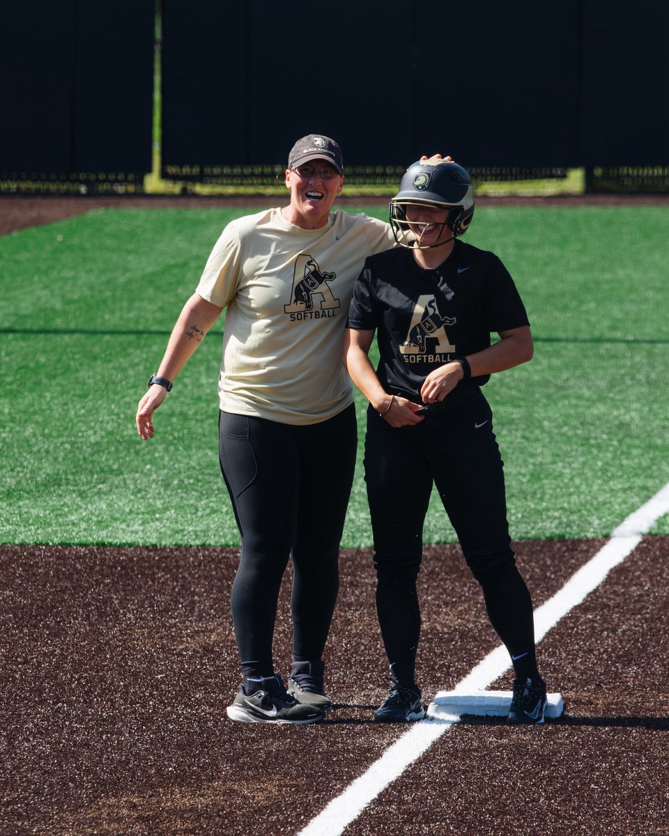 ArmyWP_Softball's tweet photo. Our favorite fall ball frames 🍂🥎📸

#GoArmy https://t.co/djxzt22Dzn