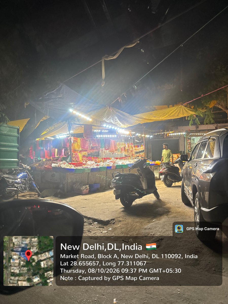 avabcrwa's tweet photo. @MCD_Delhi ए ब्लॉक मार्केट, आनंद विहार, वार्ड 206 में शिकायतों के बावजूद अतिक्रमण कायम है। नवरात्रि का अस्थायी स्टॉल भी चल रहा है। MCD311 पर फिर शिका���त कर रहे हैं। कार्रवाई कब होगी? शिकायतों की अनदेखी से अतिक्रमणकारियों का हौसला बढ़ रहा है।

cc: @praveshwahi @gupta_rekha @drmonikapant @dcshahsouth